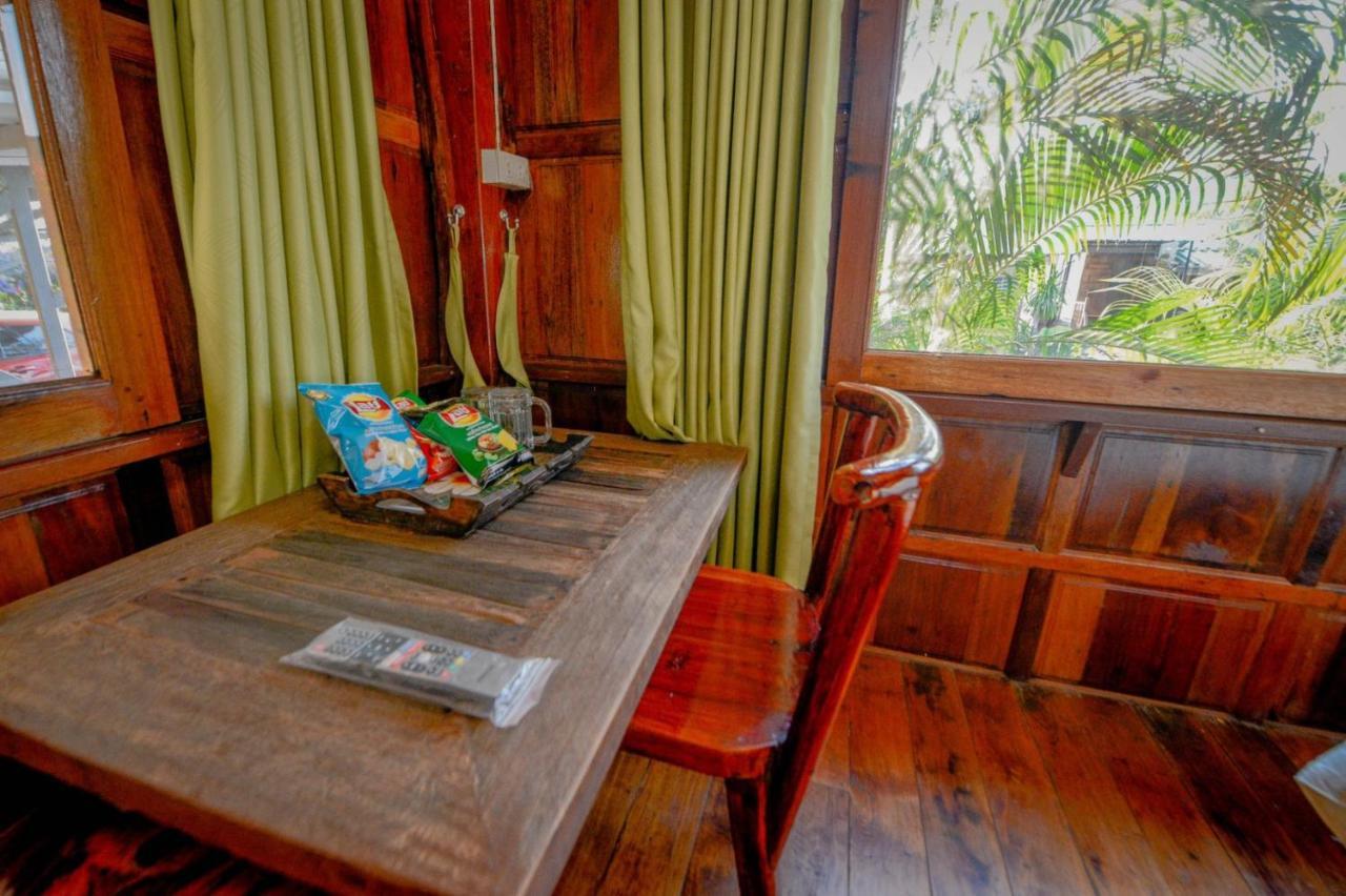 Mrk Resort & Massage Lopburi Bagian luar foto