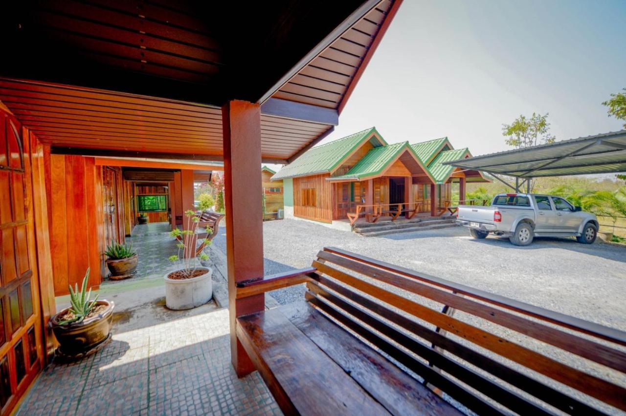 Mrk Resort & Massage Lopburi Bagian luar foto