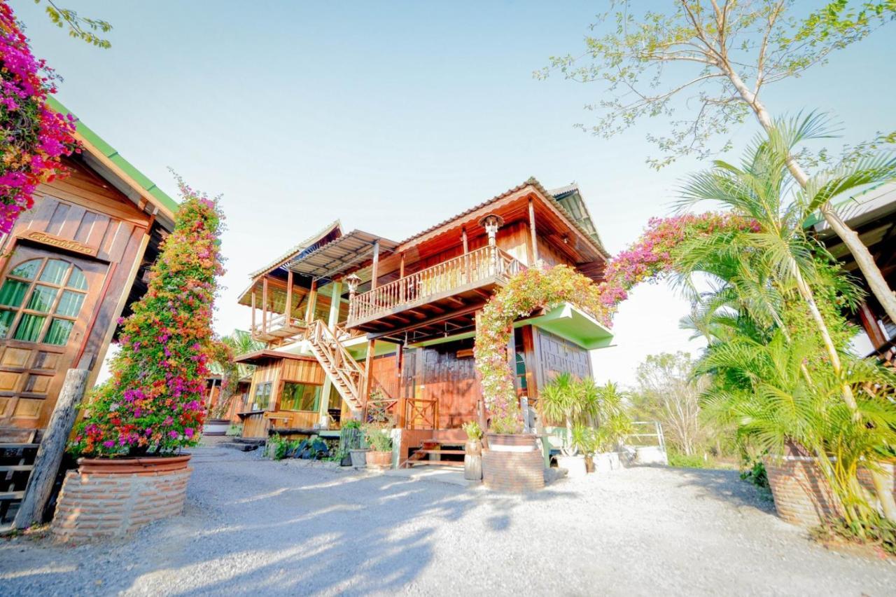 Mrk Resort & Massage Lopburi Bagian luar foto