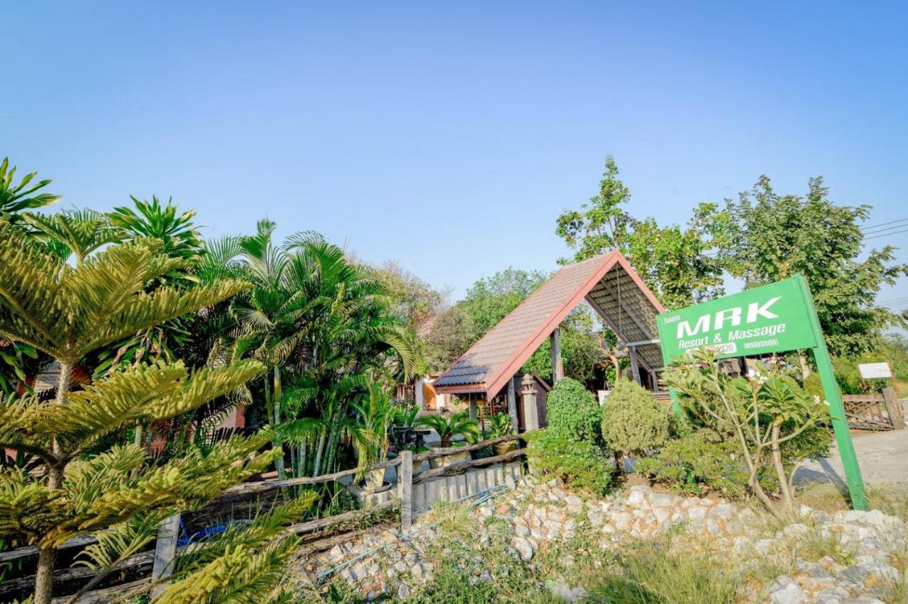 Mrk Resort & Massage Lopburi Bagian luar foto