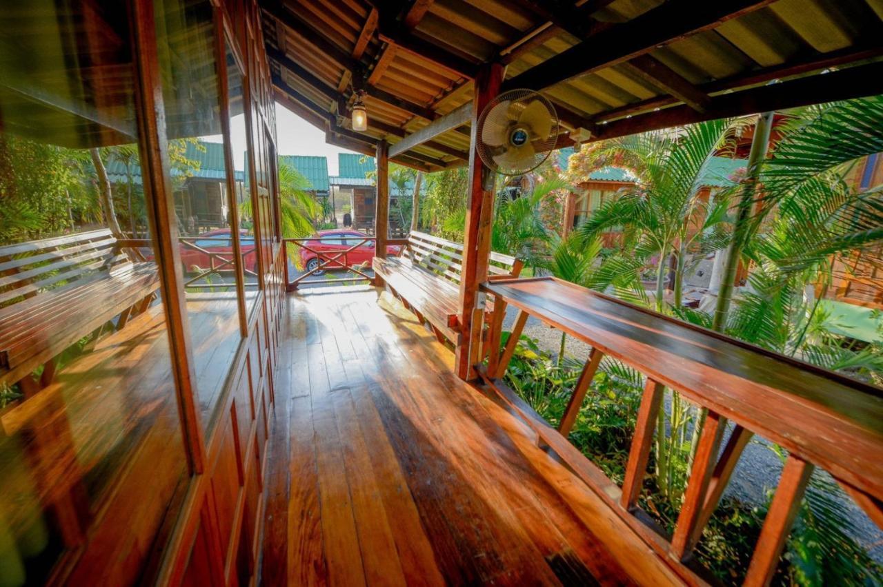 Mrk Resort & Massage Lopburi Bagian luar foto