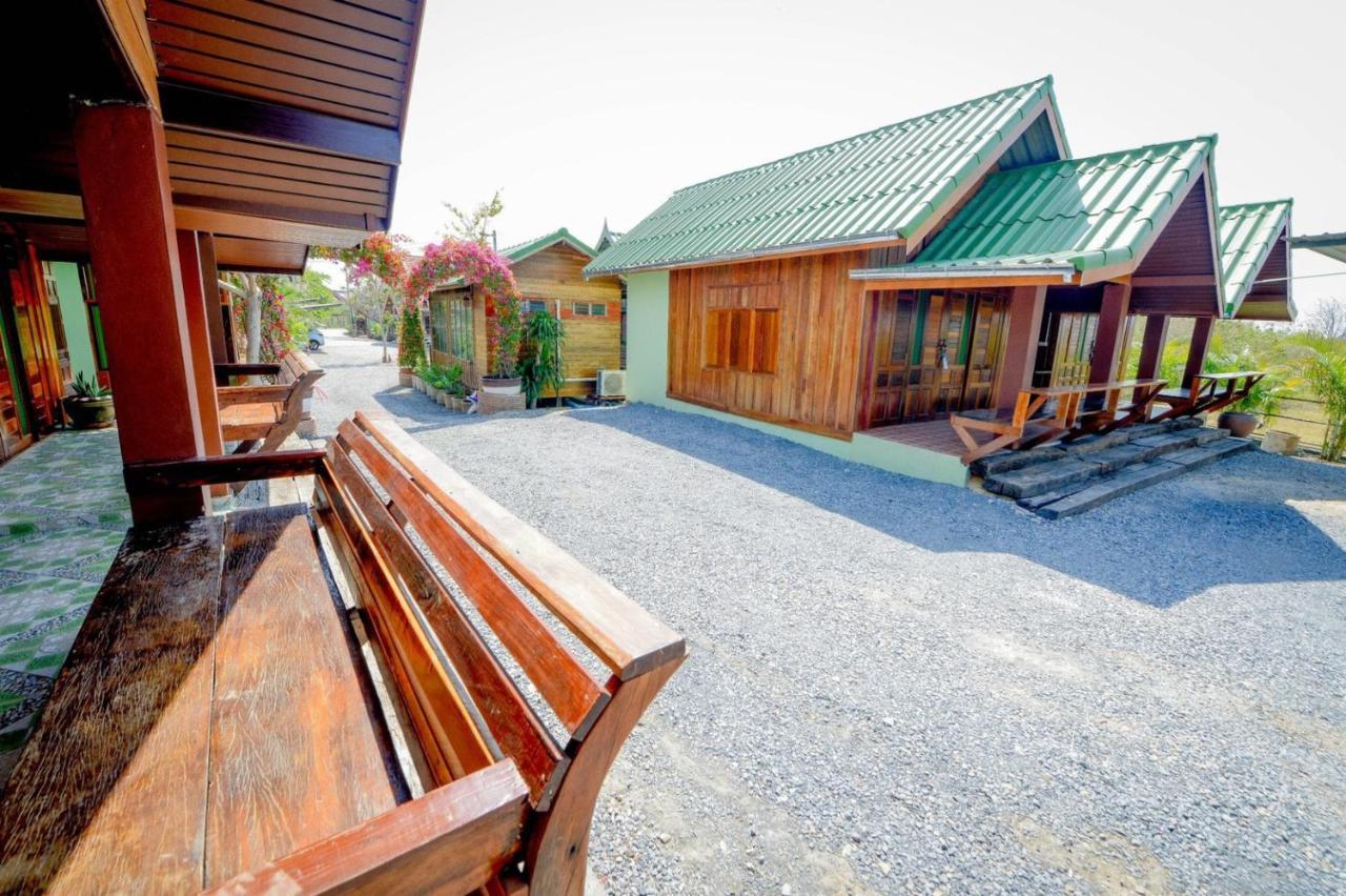 Mrk Resort & Massage Lopburi Bagian luar foto
